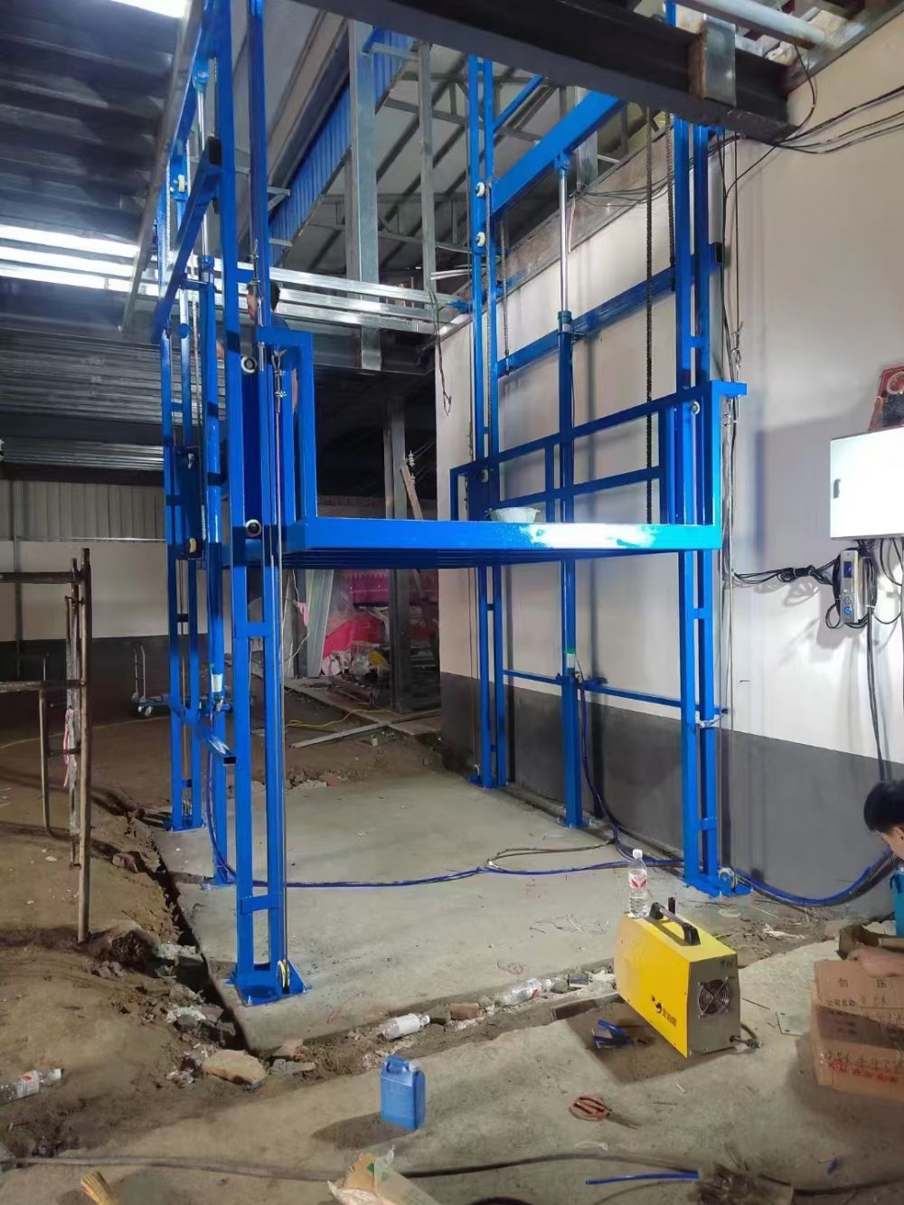 運(yùn)城升降平臺(tái)機(jī)械、鏈條導(dǎo)軌式液壓升降機(jī)、載貨平臺(tái)