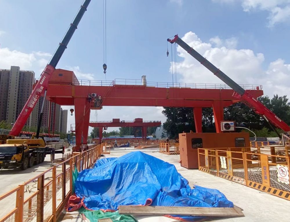 江蘇地鐵龍門(mén)吊、地鐵出渣機(jī)、地鐵專(zhuān)用門(mén)式起重機(jī)租賃出租、安裝搬遷