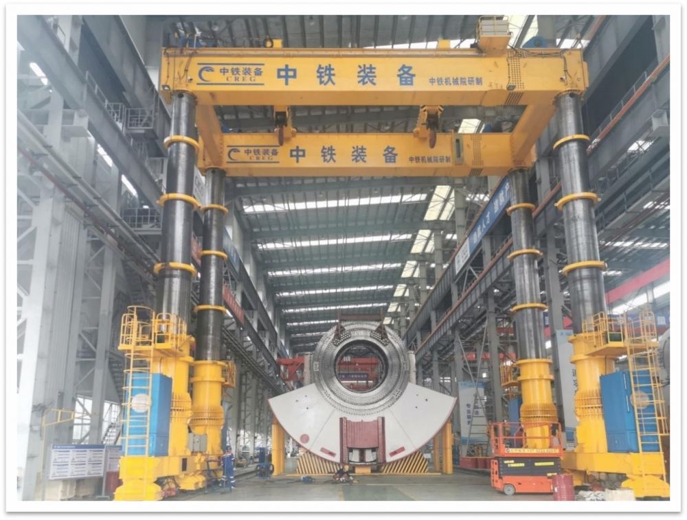 中鐵裝備 400T 液壓頂升門式起重機