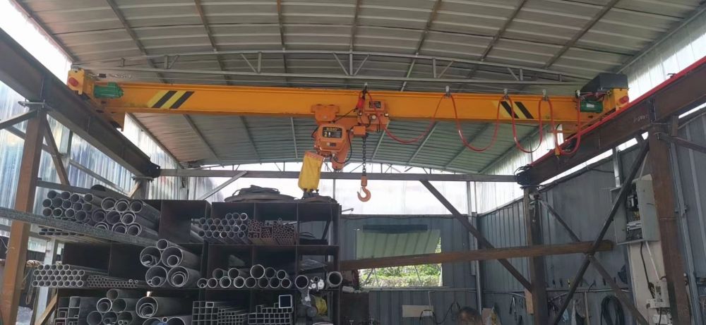 成都龍門(mén)吊安裝、行吊定做、起重機(jī)銷(xiāo)售維修