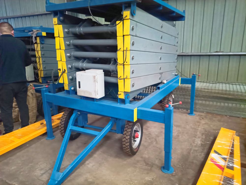 升降平臺、維修平臺、剪叉式四輪移動維修升降平臺生產(chǎn)定制