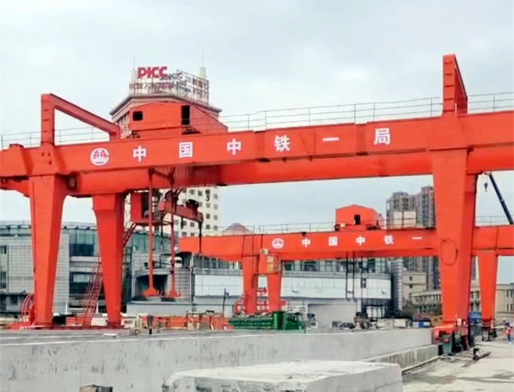 地鐵出渣機(jī)、地鐵站門式起重機(jī)、地鐵龍門吊廠家制造、安裝移裝維修