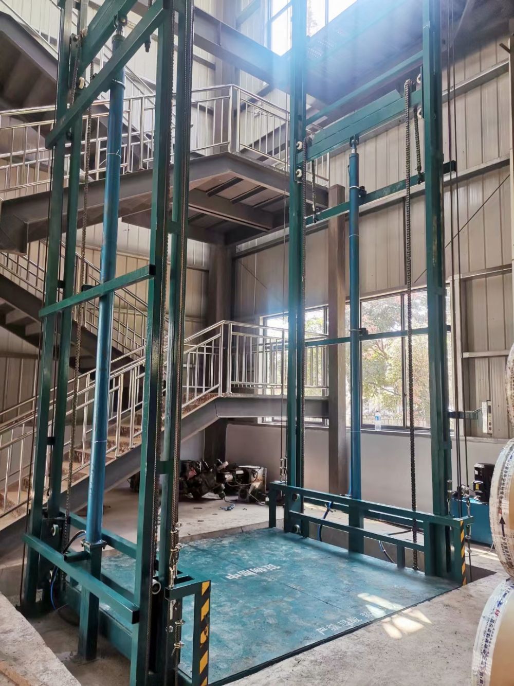 宿遷升降平臺(tái)、鏈條導(dǎo)軌式升降機(jī)、升降貨梯廠家銷售