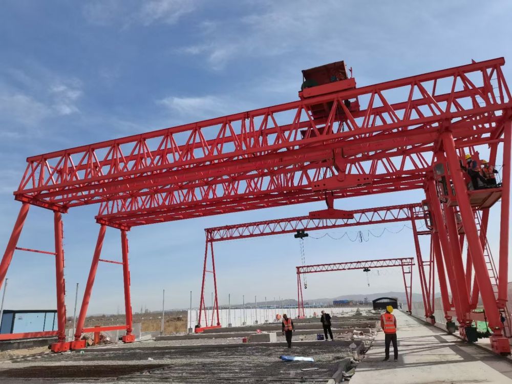 綿陽(yáng)龍門吊、提梁機(jī)、路橋門機(jī)、雙梁門式起重機(jī)廠家銷售安裝維修