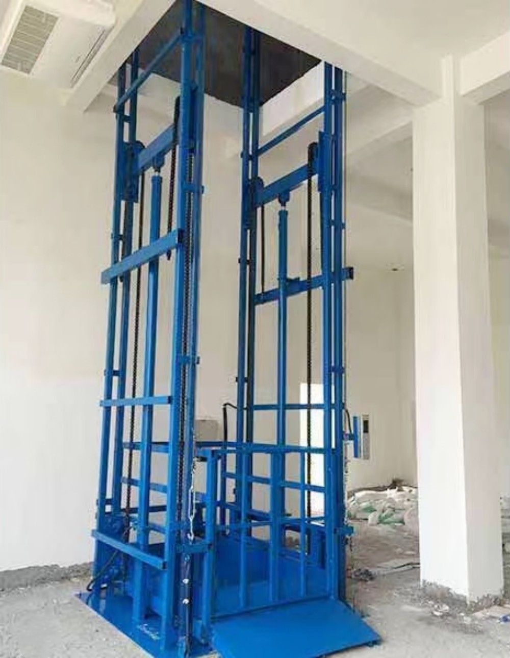 升降機廠家品牌產地、鏈條導軌式液壓升降機、載貨平臺