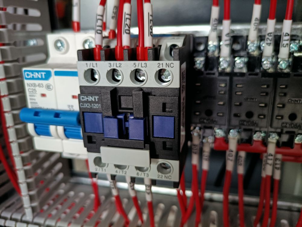 河南長垣起重電氣廠家銷售起重電氣箱柜、電氣元件