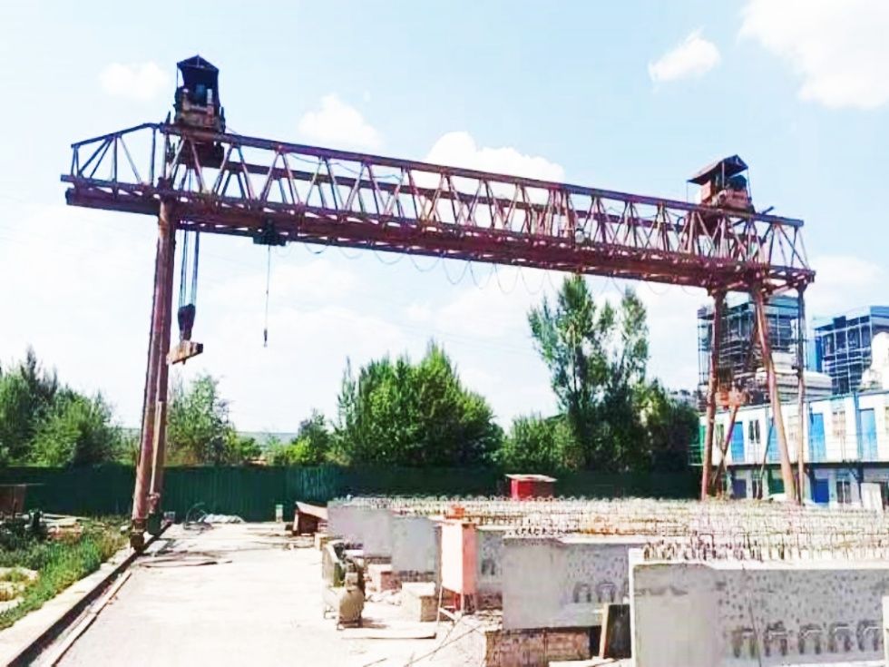 信陽提梁機(jī)、路橋門式起重機(jī)、路橋龍門吊