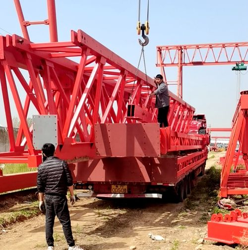 架橋機(jī)運(yùn)輸.jpg