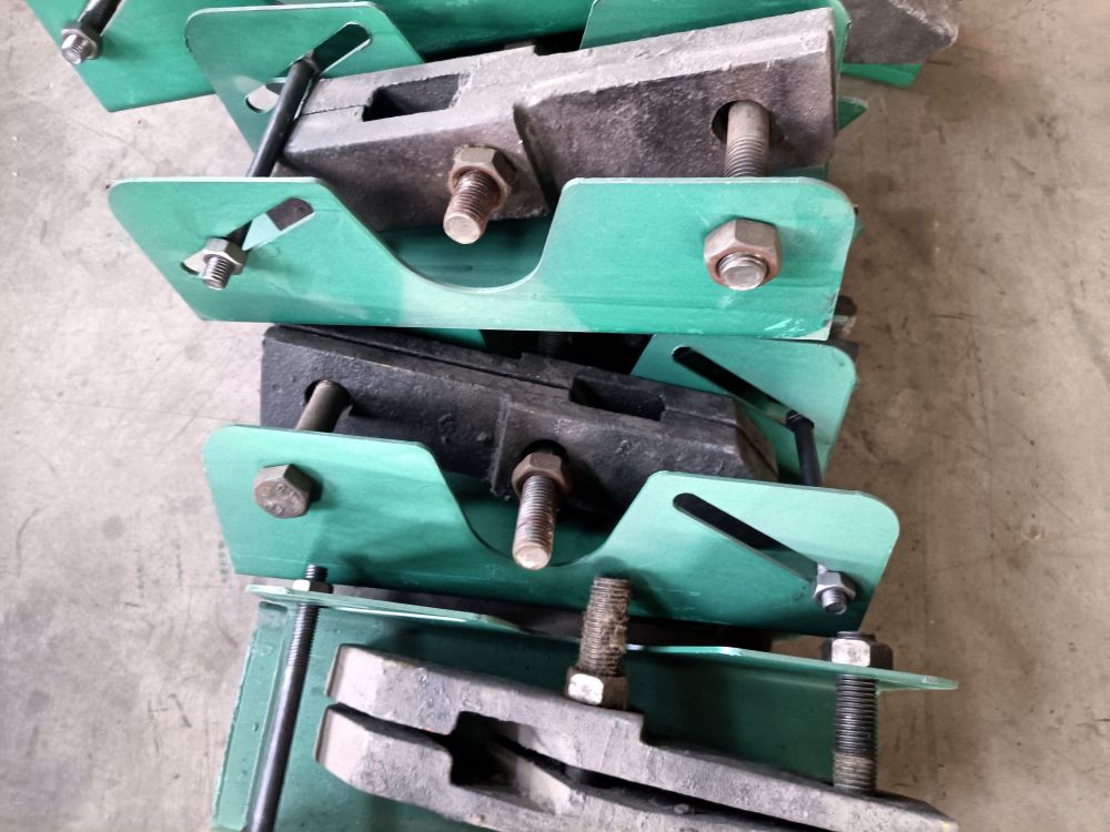 賀州龍門吊夾軌器、盤式夾軌器、液壓夾軌器、防風(fēng)鐵楔廠家銷售安裝