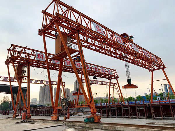 湖北武漢龍門吊租賃 60噸120噸提梁機(jī)輪胎式