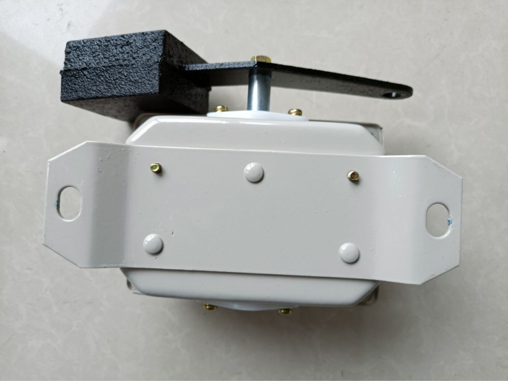 LX-10(32)型行程開關(guān)、重錘限位器批發(fā)零售、安裝加裝