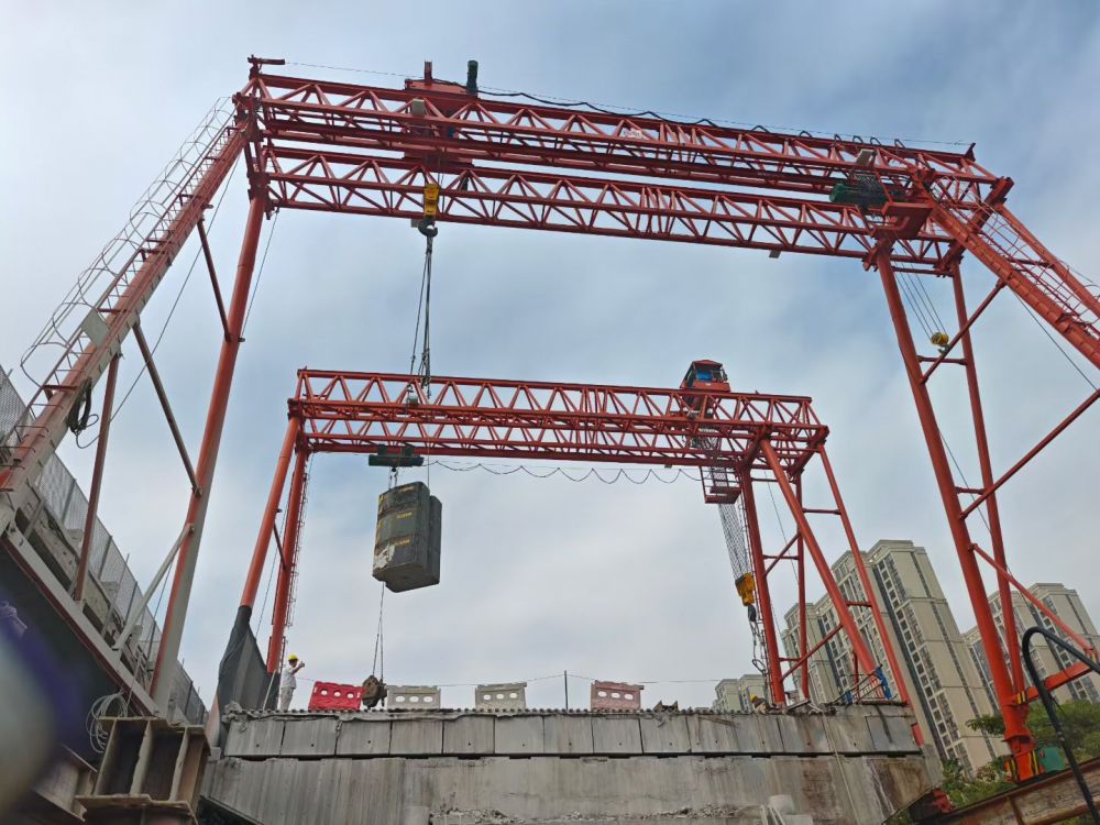 西安龍門吊、工程門機、提梁機龍門吊