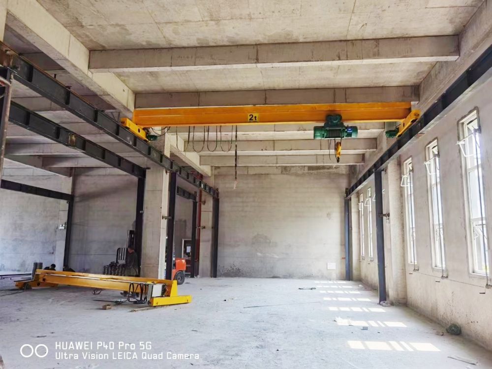 簡易電動單梁起重機(jī)、非標(biāo)起重機(jī)、起重機(jī)現(xiàn)場制作