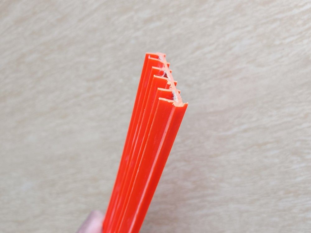 3極無接縫滑觸線導電截面圖片