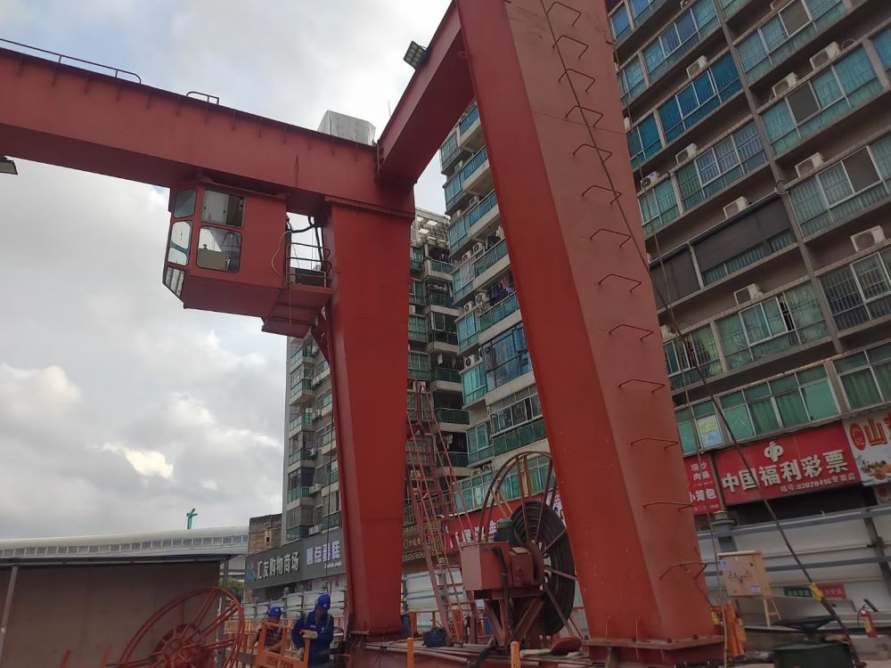 浙江杭州起重機(jī)、地鐵站出渣機(jī)、出渣門式起重機(jī)/龍門吊