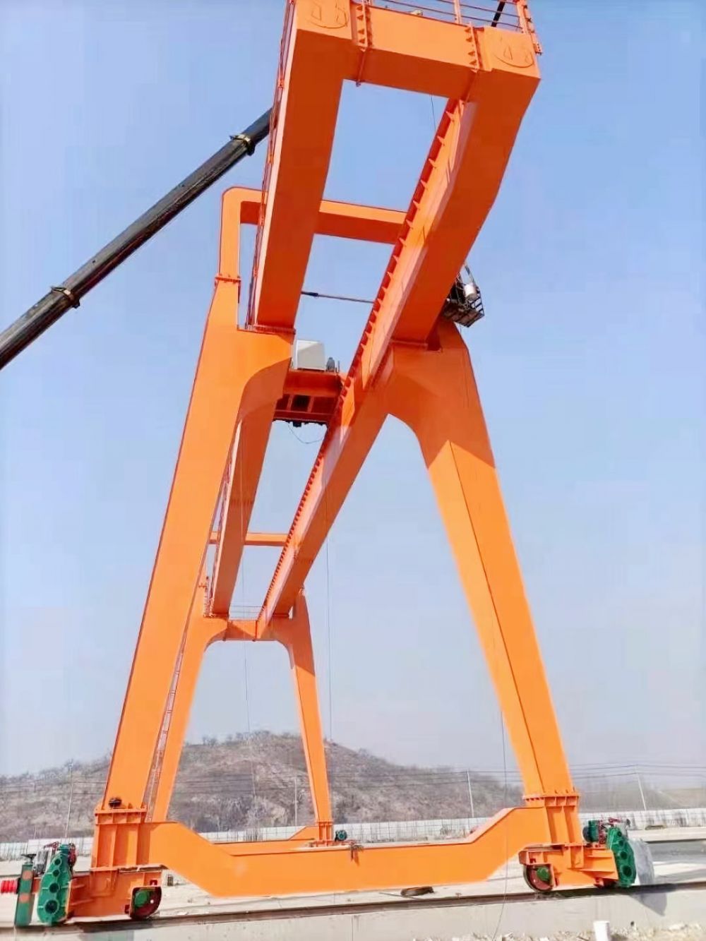 山東東營龍門吊、豫中雙梁門式起重機廠家銷售