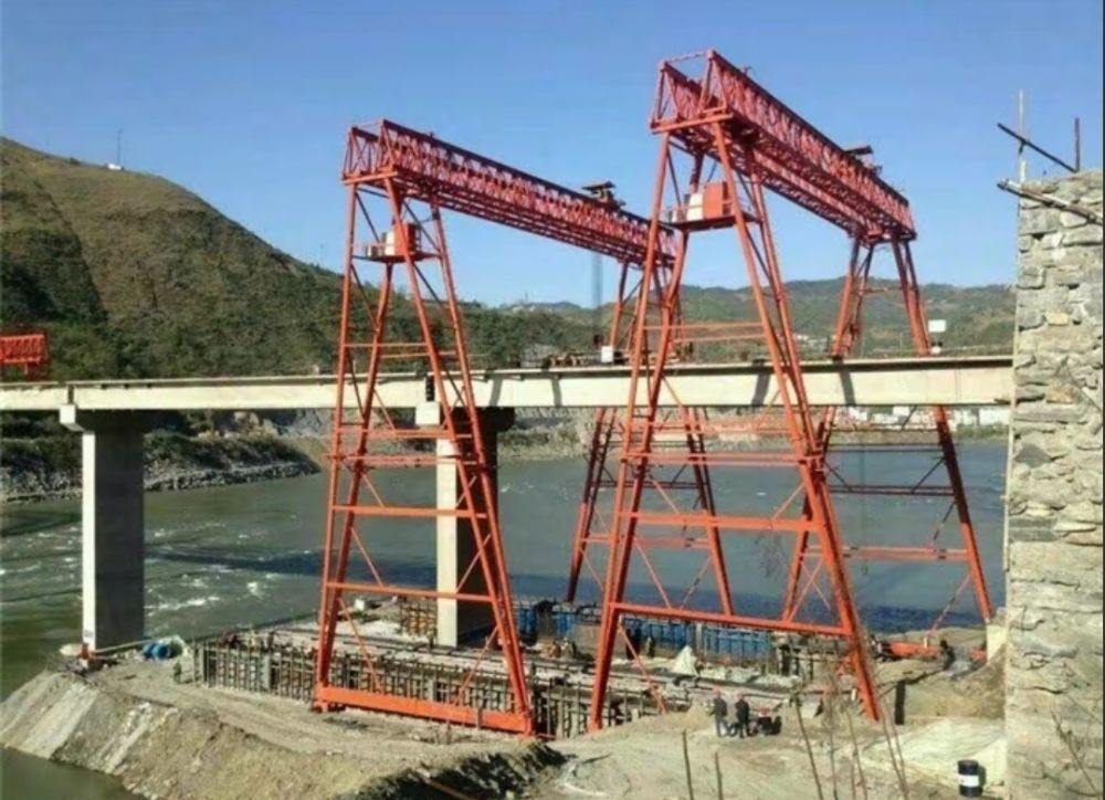 江蘇龍門吊、南通提梁機(jī)、路橋門機(jī)租賃廠家服務(wù)