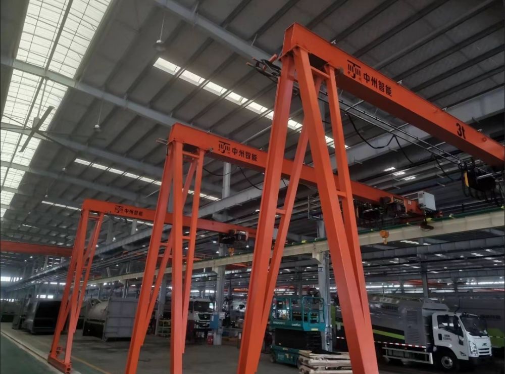 上海龍門吊、中州智能起重半腿單梁門式起重機