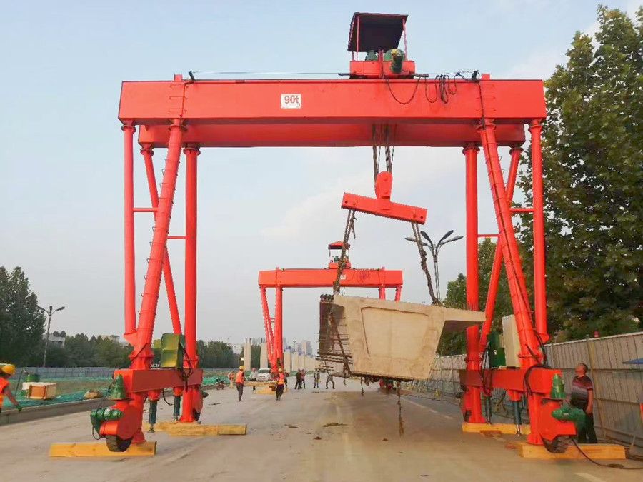 大連提梁機(jī)、90噸輪胎式提梁機(jī)