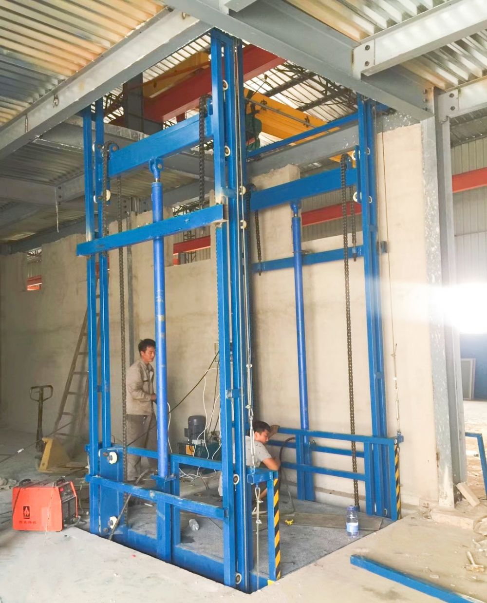 SJD型鏈條導(dǎo)軌式液壓升降機、升降i平臺、升降貨梯