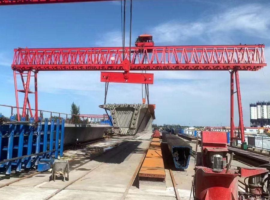 伊犁門式起重機(jī)、龍門吊廠家承接安裝拆卸、維修工程