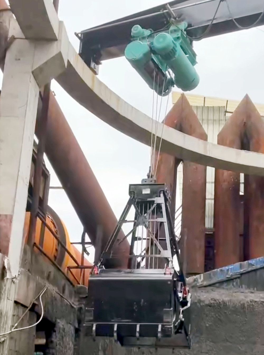 重慶起重機(jī)、抓斗起重機(jī)、吊機(jī)、天車、行吊廠家品牌、產(chǎn)品價(jià)格