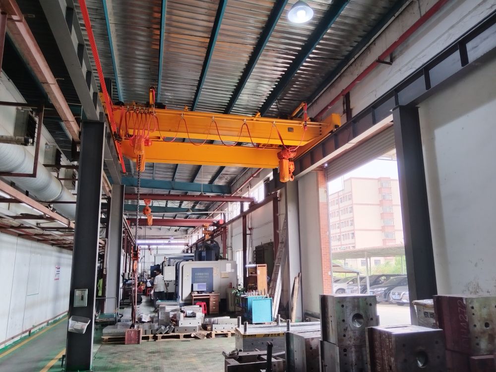 葫蘆雙行車(chē)、LHE型兩臺(tái)小車(chē)電動(dòng)葫蘆橋式起重機(jī)