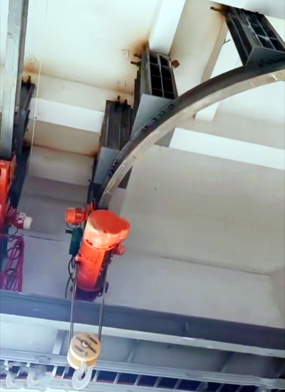 彎道行走電動(dòng)葫蘆單軌吊、弧形軌道電動(dòng)葫蘆供貨安裝維修