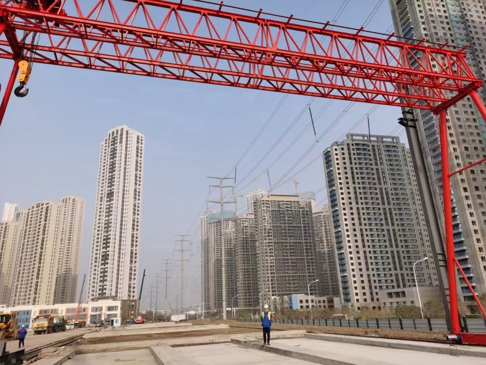 泉州工程龍門吊、提梁機、MG型電動雙梁門式起重機廠家銷售