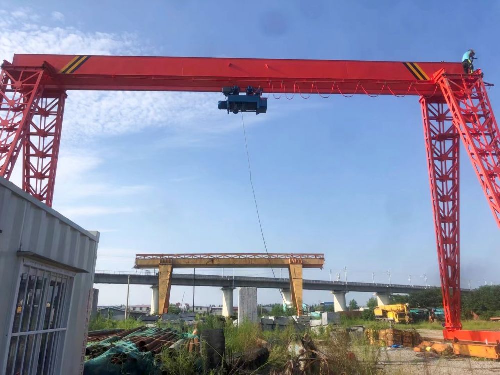 MH型1~20噸電動(dòng)葫蘆單梁門(mén)式起重機(jī)、臨沂龍門(mén)吊廠家報(bào)價(jià)