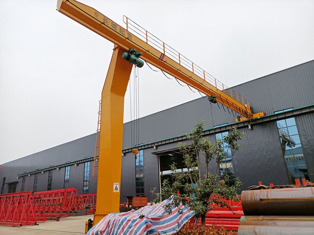 山東泰安起重機、龍門吊、L型電動葫蘆半腿門式起重機廠家供貨
