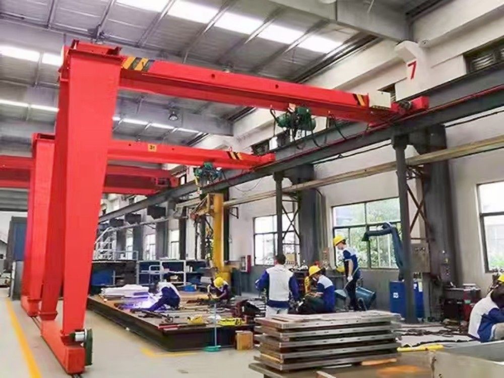 龍門吊廠家、品牌、型號、價格、BMH型半腿門式起重機制造安裝維修