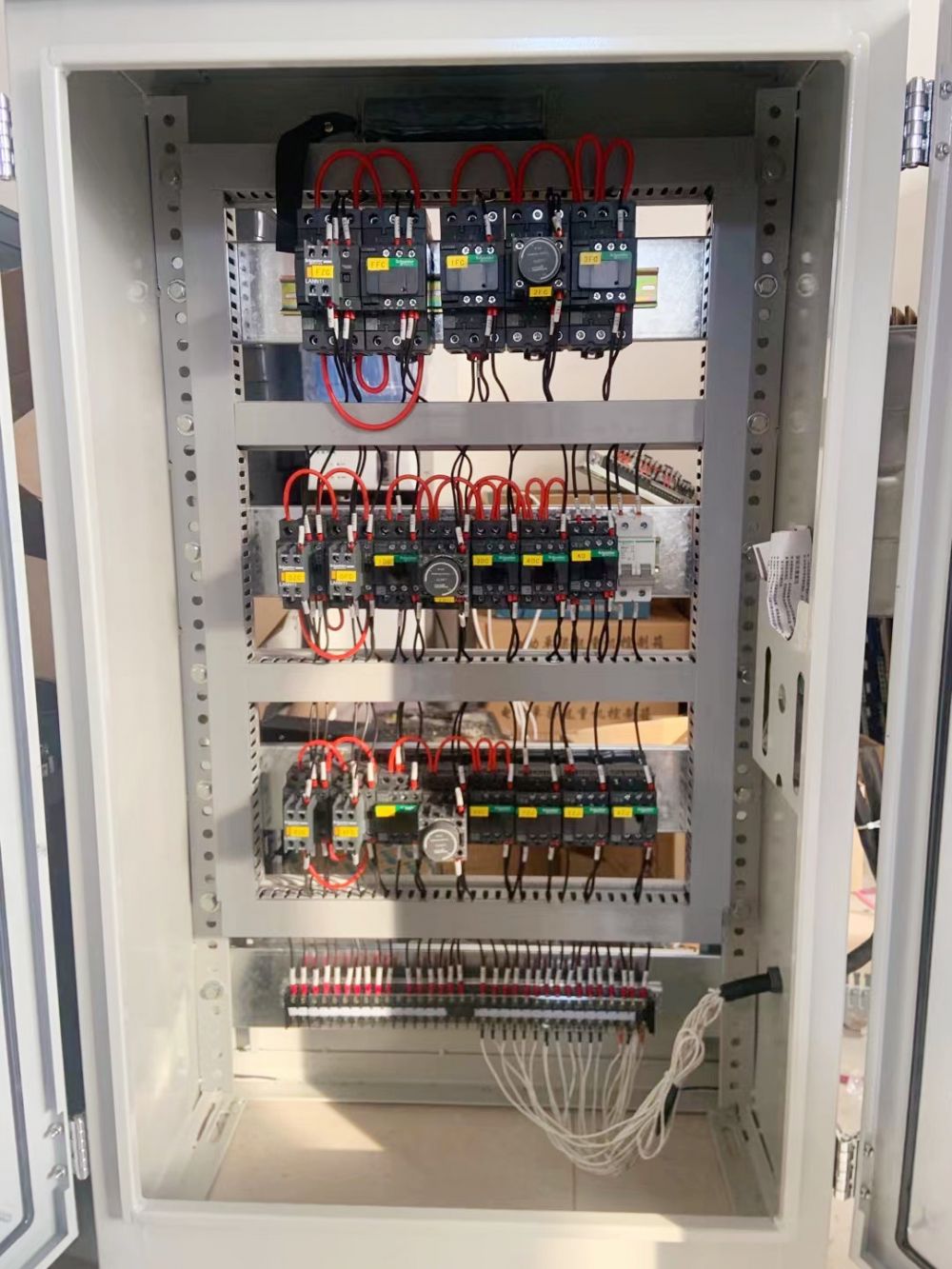 起重電氣柜、電氣箱、變頻起重電氣、自動(dòng)化電氣控制系統(tǒng)設(shè)計(jì)制造安裝