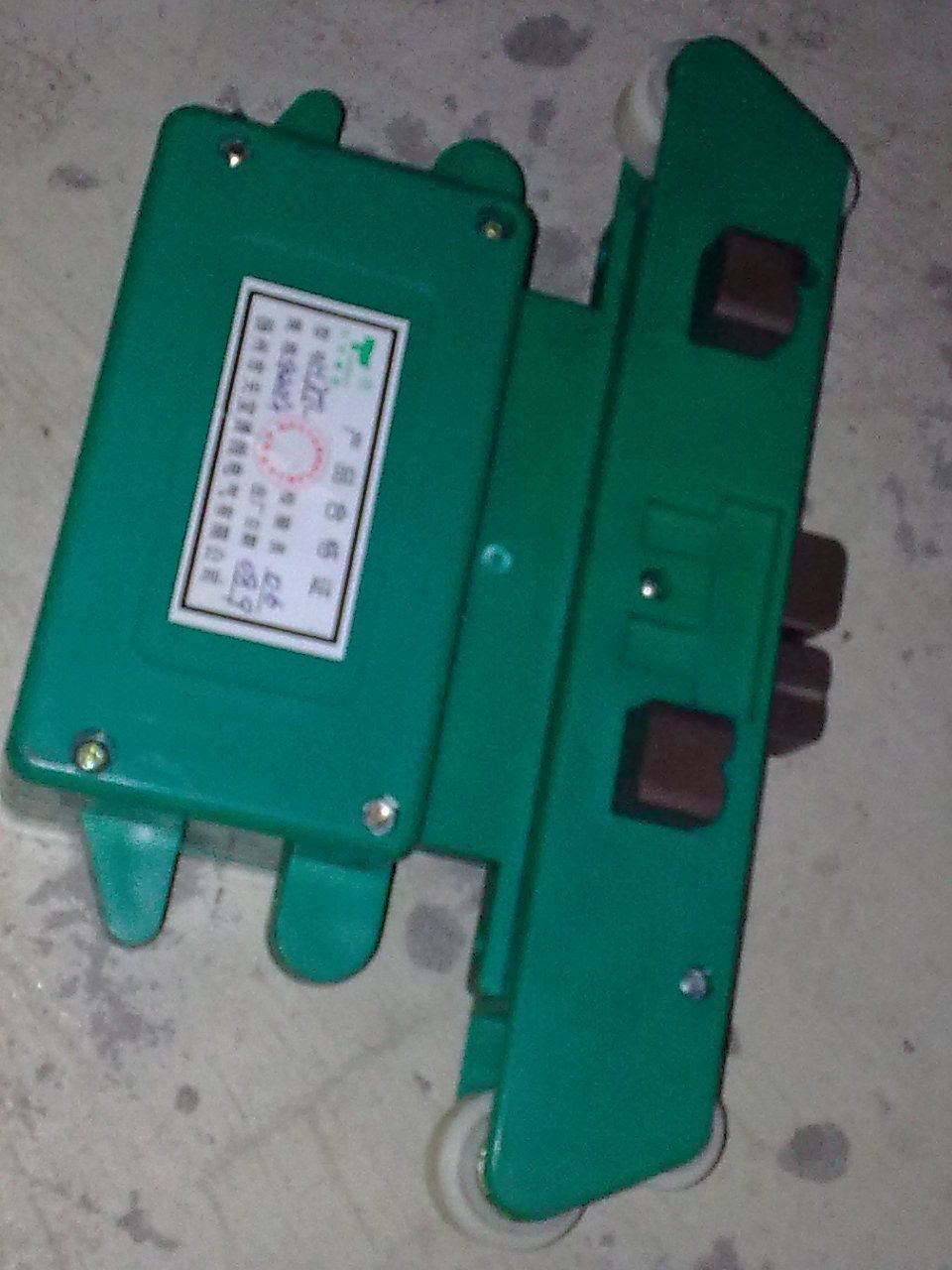 供應多極銅導體安全管式滑觸線