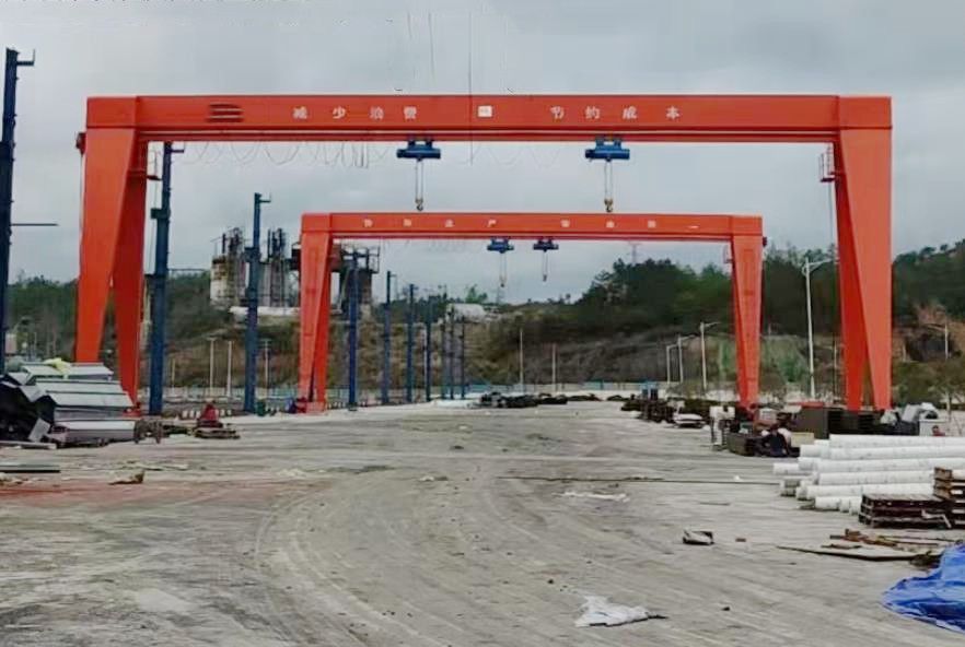 常規(guī)門式起重機.jpg 常規(guī)門式起重機.jpg