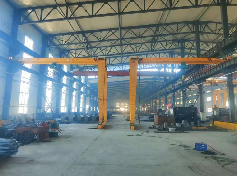 河南龍門吊廠家、BMH型半腿單梁門式起重機價格
