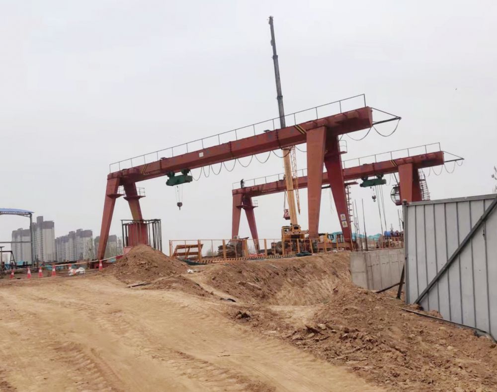 鄭州龍門吊廠家制造、門式起重機(jī)安裝告知、龍門吊搬遷移裝、修理維修