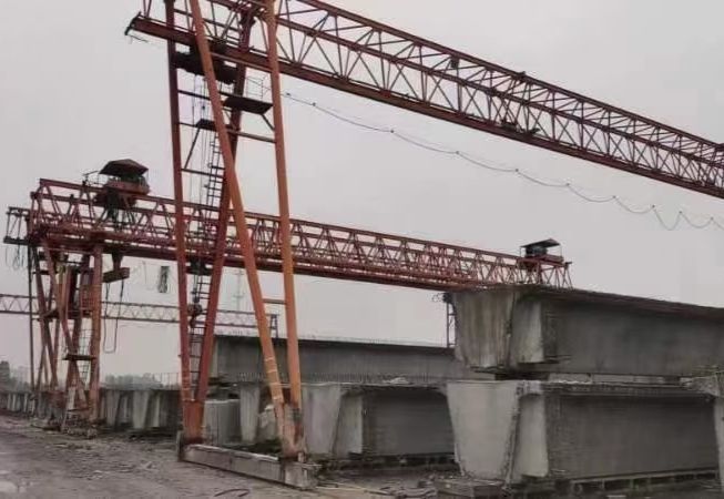河南提梁機(jī)廠家、路橋門式起重機(jī)、路橋門機(jī)、工程龍門吊生產(chǎn)租賃