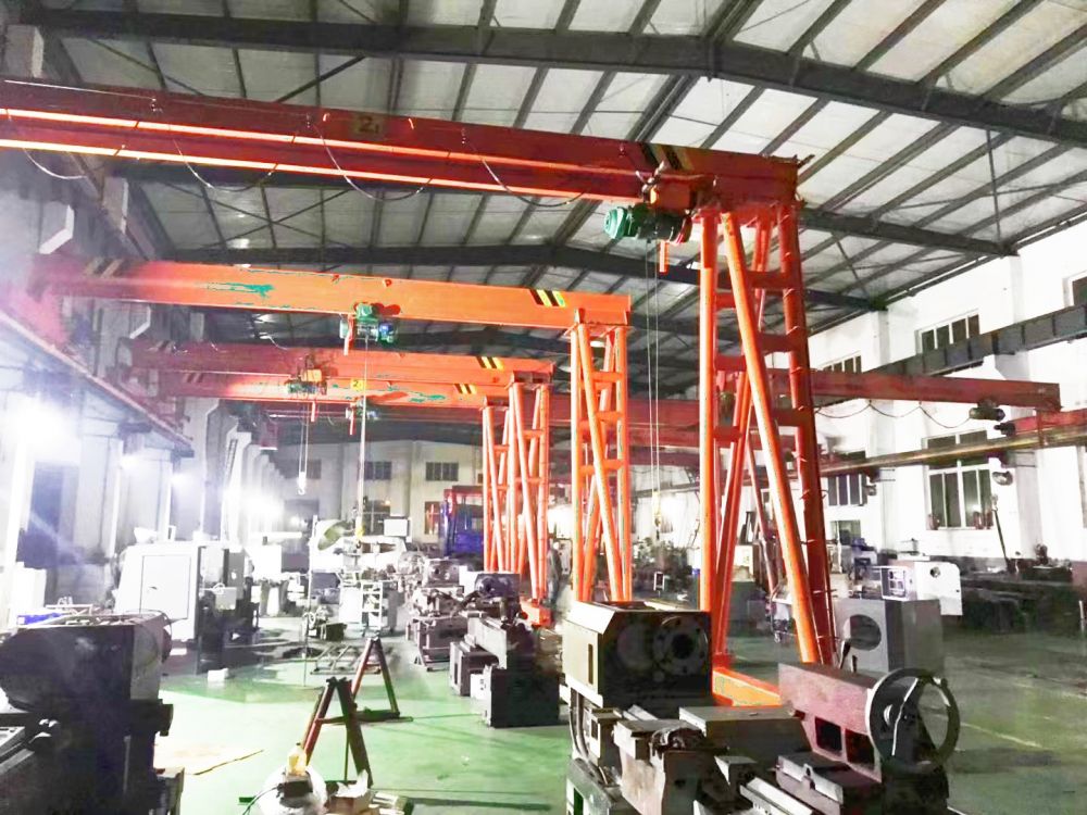 龍門吊廠家品牌、BMH型半腿門式起重機(jī)制造安裝維修