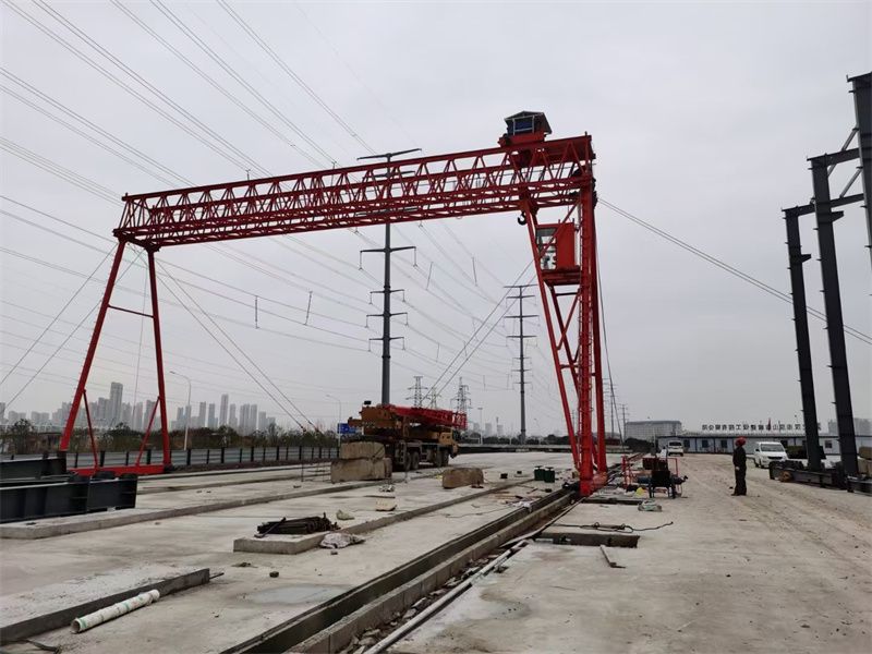 河南提梁機(jī)生產(chǎn)廠家、博利重型生產(chǎn)40噸提梁機(jī)