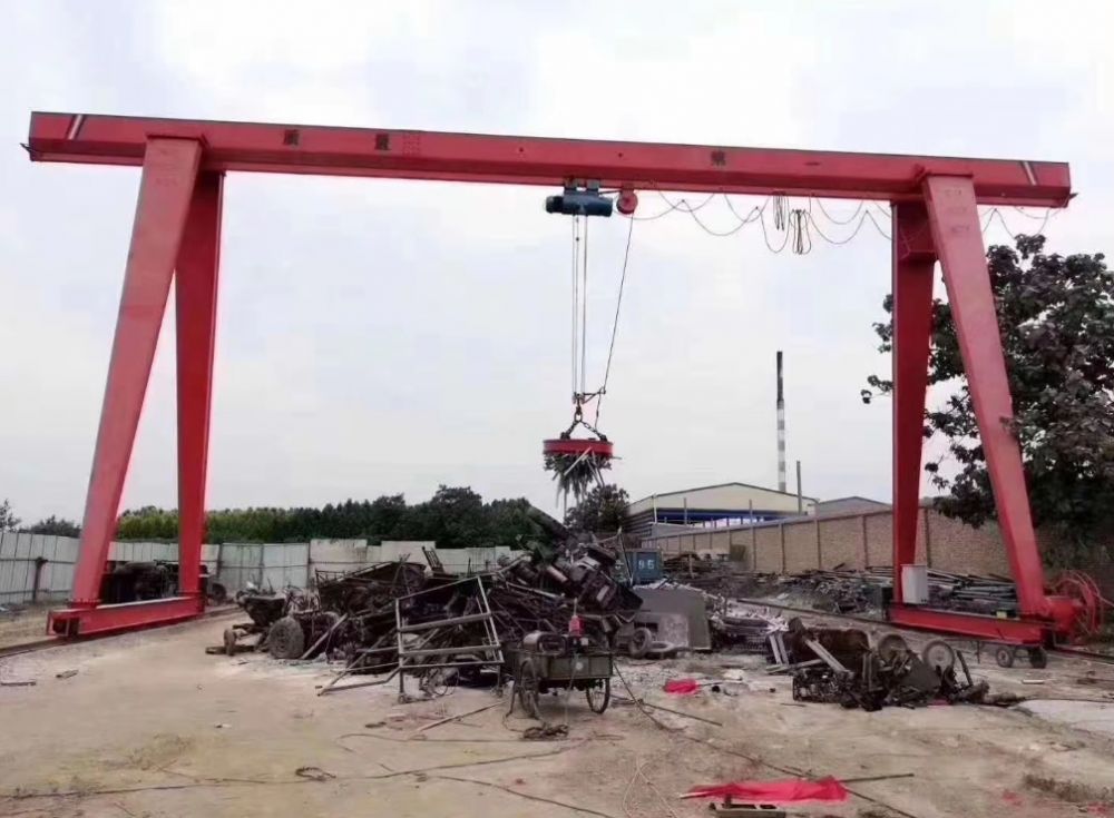 上海龍門吊廠家、電磁吸盤電動單梁門式起重機