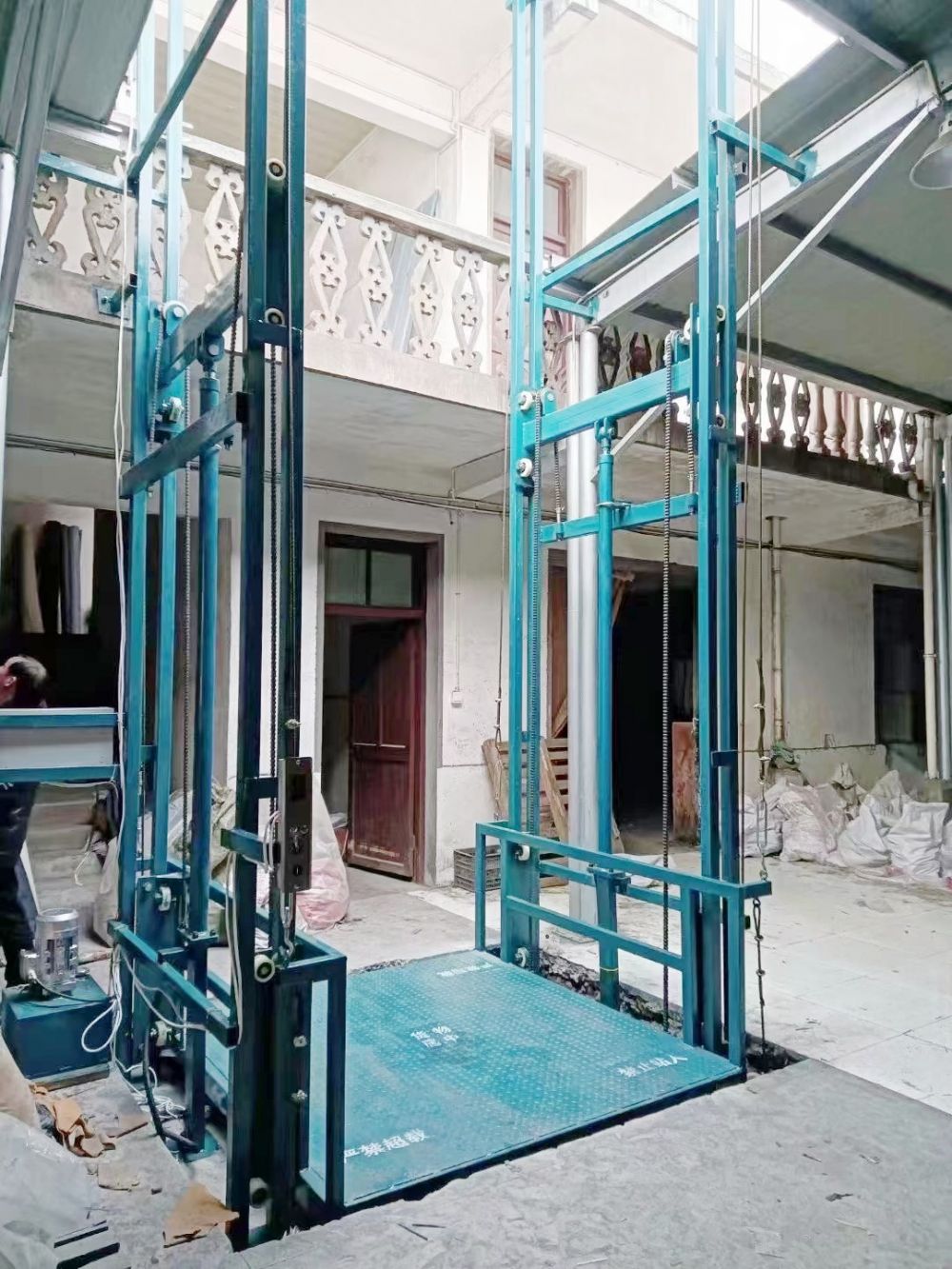 鏈條液壓導(dǎo)軌升降機(jī)、載貨升降平臺、載貨升降貨梯生產(chǎn)安裝維修