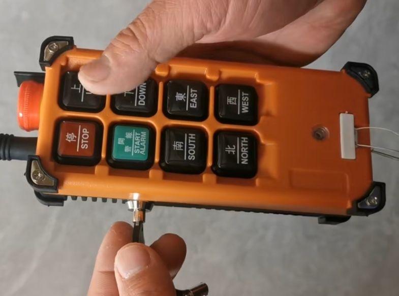 帶安全鑰匙的遙控器、工業(yè)遙控器型號規(guī)格、價格