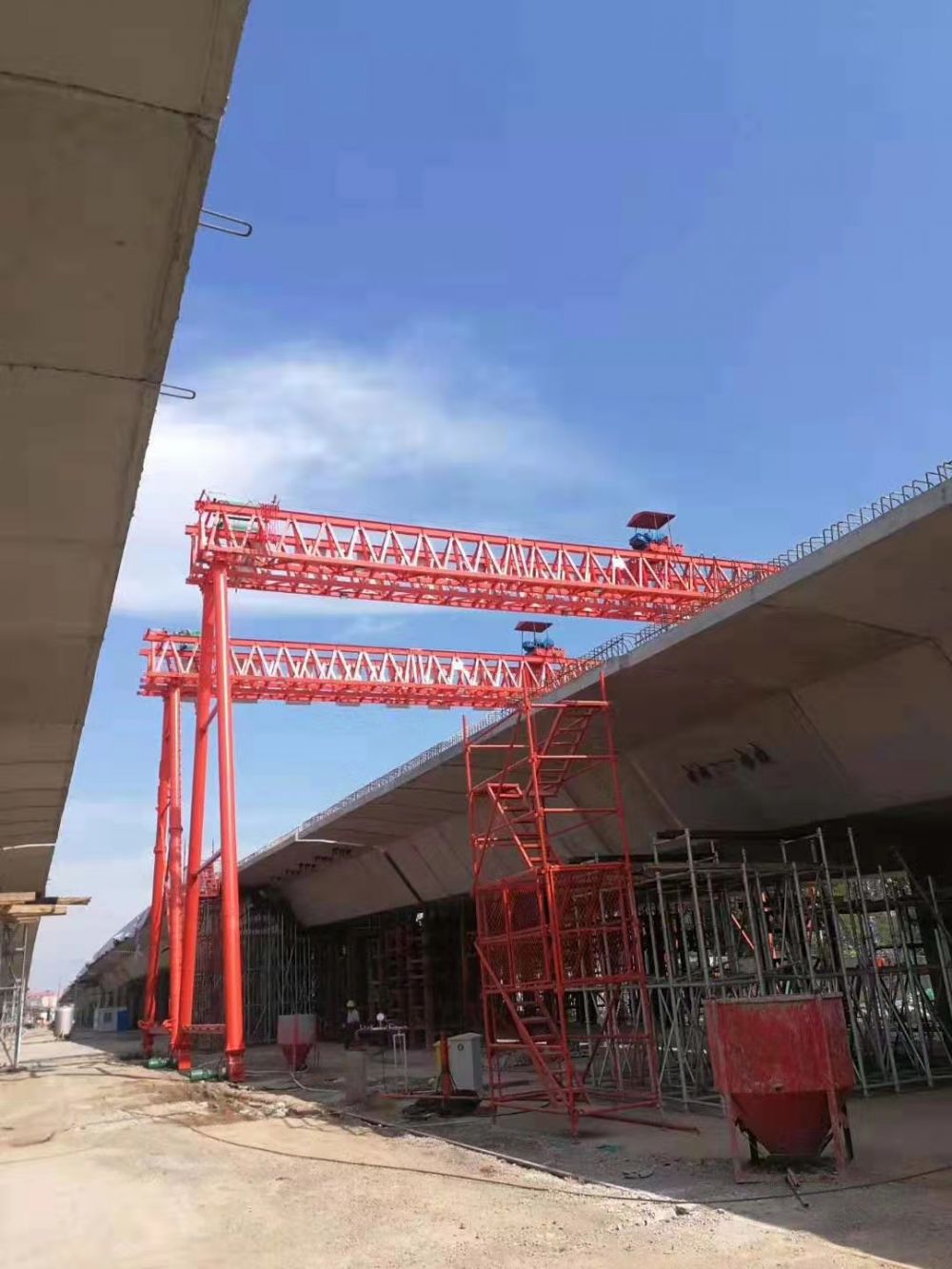 高鐵架橋機(jī) 提梁機(jī) 偏掛門式起重機(jī) 水工起重機(jī) 廠家