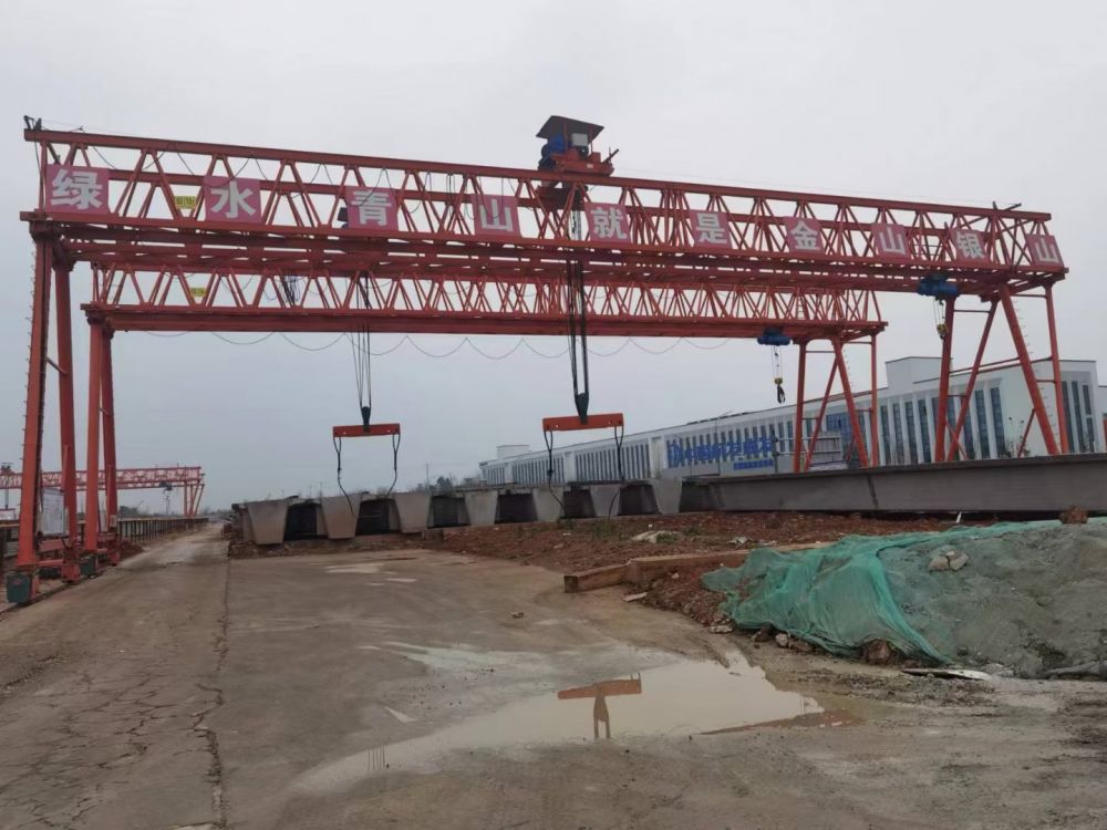 提梁機(jī)、梁場門式起重機(jī)、工程龍門吊租賃公司