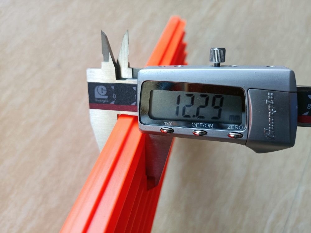 4P無接縫滑觸線厚度圖