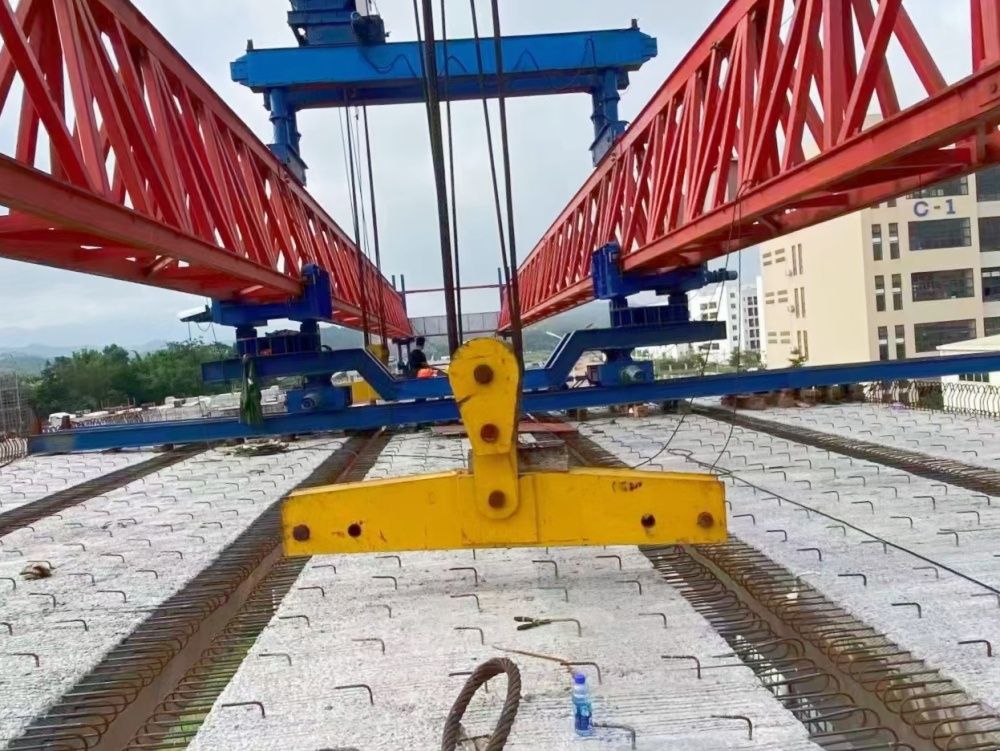 架橋機(jī)施工現(xiàn)場(chǎng).jpg
