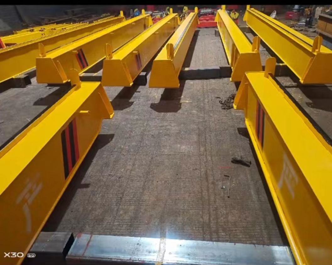 新中式起重機(jī)、輕量化、智能化