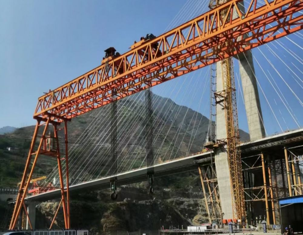 廣東提梁機、路橋門機、ME型雙小車門式起重機