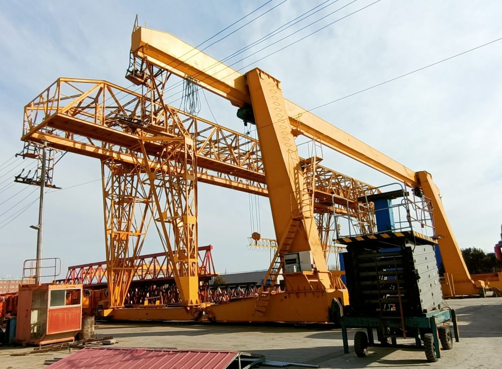 鐵山起重機(jī)、電動(dòng)單雙梁門(mén)式起重機(jī)、龍門(mén)吊廠家、型號(hào)、參數(shù)